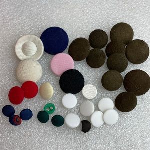 Vintage 32 cloth fabric loop shank and self shank buttons